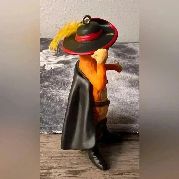 Hallmark Keepsake NIB 2011 Puss in Boots Christmas Ornament from Shrek Movie - Picture 7 of 10